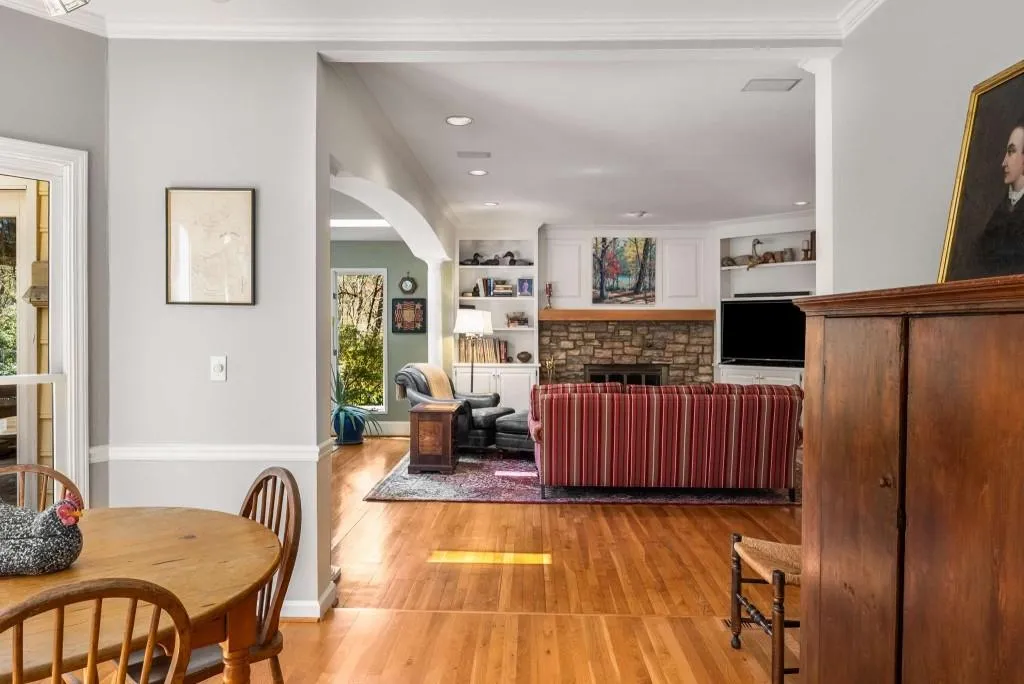 9835 Trace Valley, Sandy Springs, Georgia 30350, 5 Bedrooms Bedrooms, ,4 BathroomsBathrooms,Residential,Sold,9835 Trace Valley,7547664