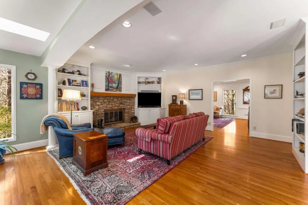 9835 Trace Valley, Sandy Springs, Georgia 30350, 5 Bedrooms Bedrooms, ,4 BathroomsBathrooms,Residential,Sold,9835 Trace Valley,7547664