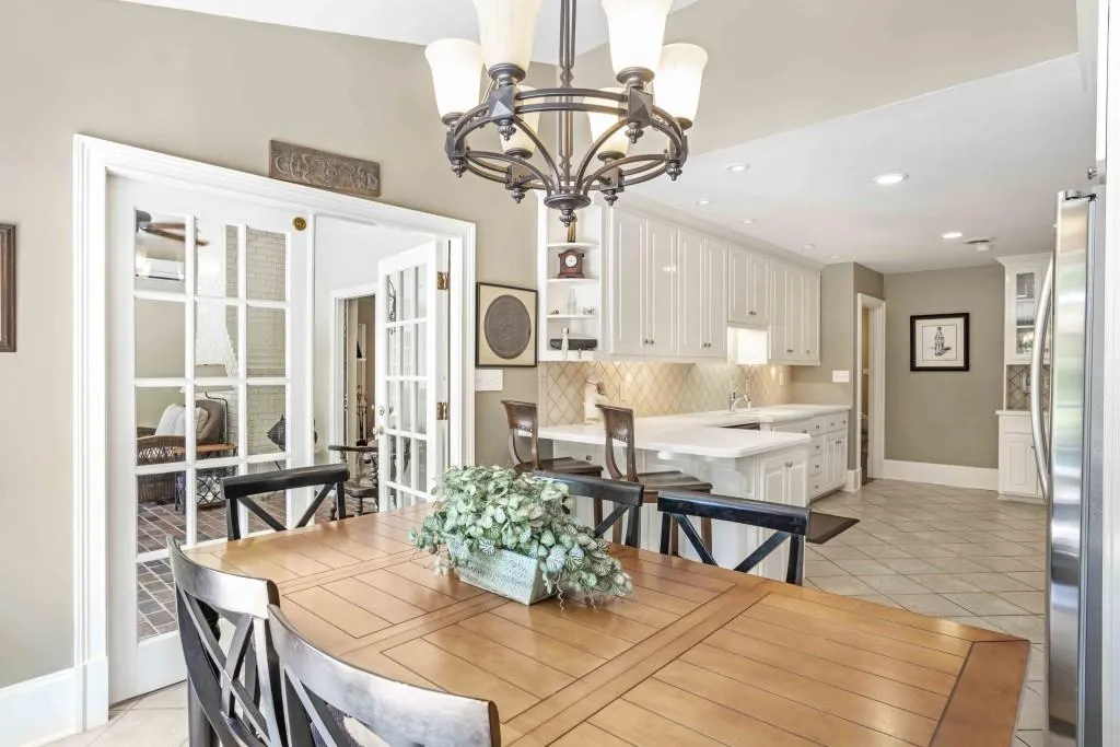 360 Lighthouse Point, Atlanta, Georgia 30328, 4 Bedrooms Bedrooms, ,2 BathroomsBathrooms,Residential,Sold,360 Lighthouse Point,6919151