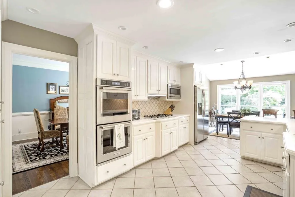 360 Lighthouse Point, Atlanta, Georgia 30328, 4 Bedrooms Bedrooms, ,2 BathroomsBathrooms,Residential,Sold,360 Lighthouse Point,6919151