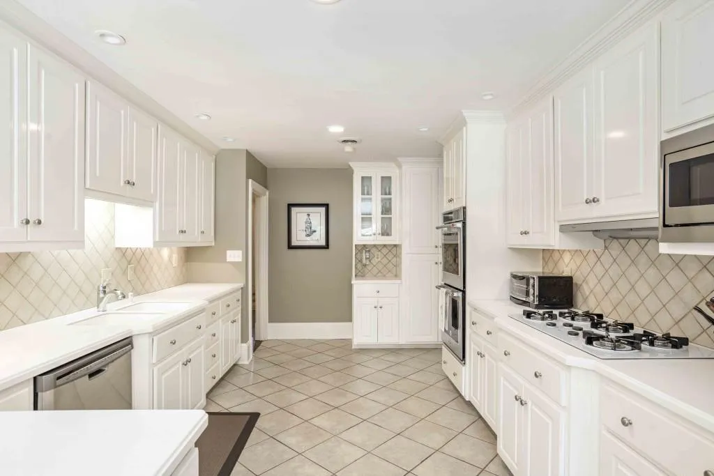 360 Lighthouse Point, Atlanta, Georgia 30328, 4 Bedrooms Bedrooms, ,2 BathroomsBathrooms,Residential,Sold,360 Lighthouse Point,6919151