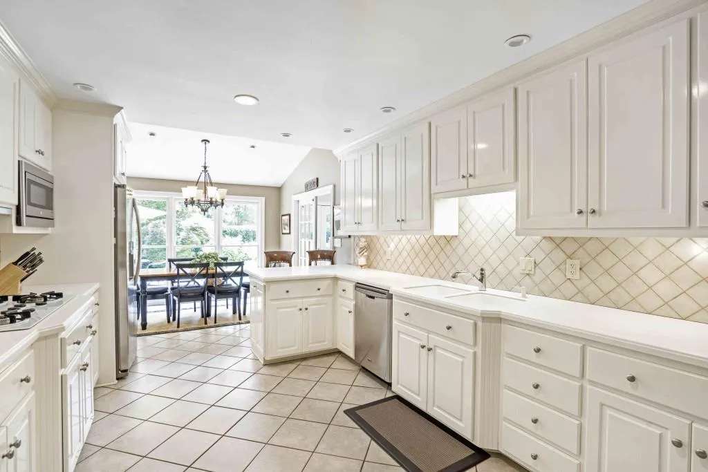 360 Lighthouse Point, Atlanta, Georgia 30328, 4 Bedrooms Bedrooms, ,2 BathroomsBathrooms,Residential,Sold,360 Lighthouse Point,6919151
