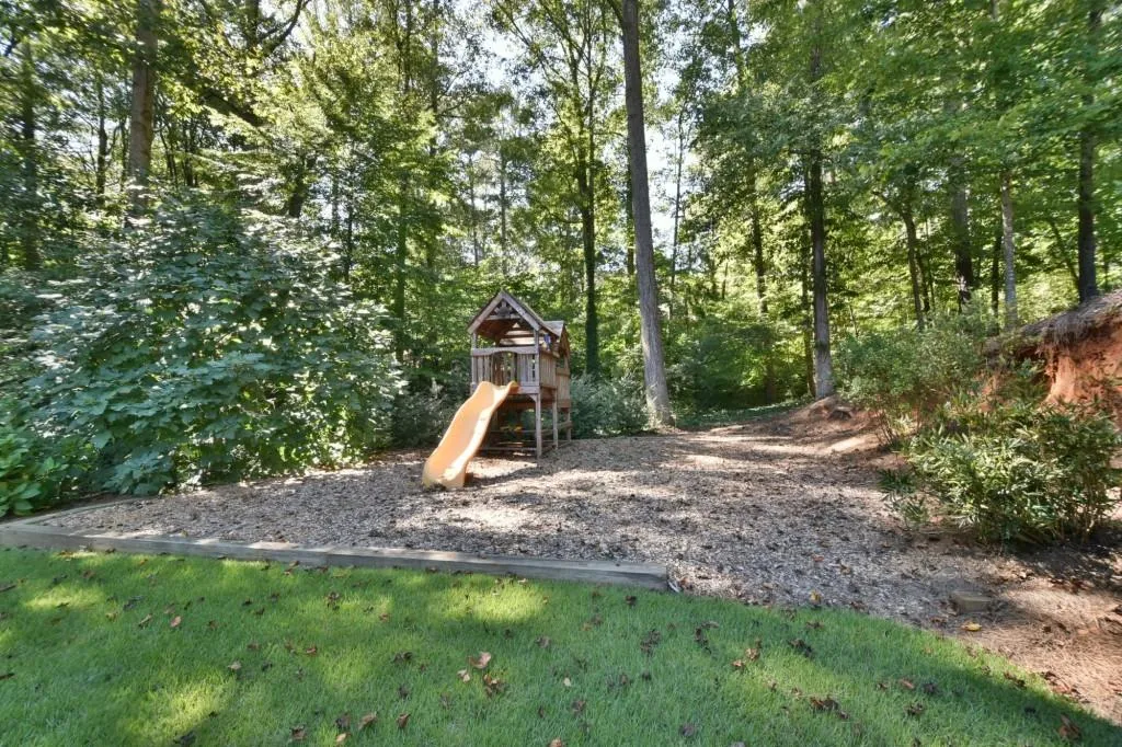 105 Trail Point, Sandy Springs, Georgia 30350, 4 Bedrooms Bedrooms, ,4 BathroomsBathrooms,Residential,Sold,105 Trail Point,5595447