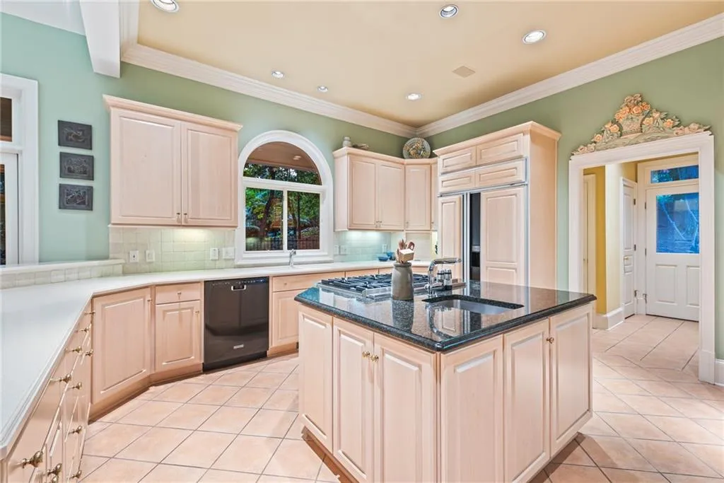 520 Chestnut Rose Lane, Sandy Springs, Georgia 30327, 4 Bedrooms Bedrooms, ,5 BathroomsBathrooms,Residential,Sold,520 Chestnut Rose Lane,6624035