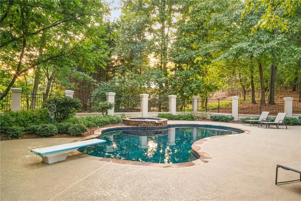 520 Chestnut Rose Lane, Sandy Springs, Georgia 30327, 4 Bedrooms Bedrooms, ,5 BathroomsBathrooms,Residential,Sold,520 Chestnut Rose Lane,6624035