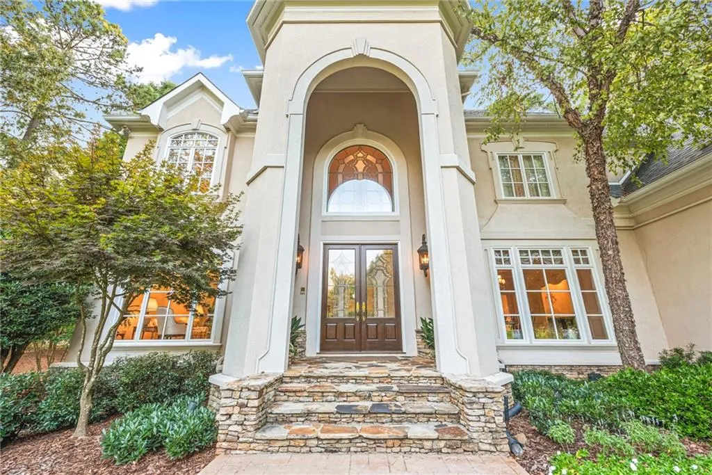 520 Chestnut Rose Lane, Sandy Springs, Georgia 30327, 4 Bedrooms Bedrooms, ,5 BathroomsBathrooms,Residential,Sold,520 Chestnut Rose Lane,6624035