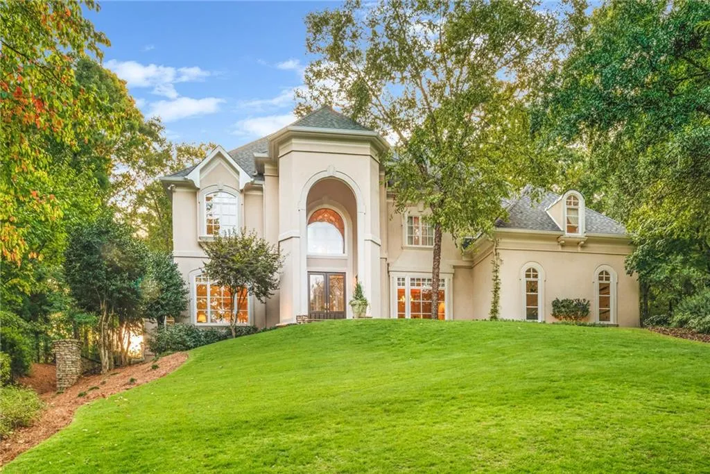520 Chestnut Rose Lane, Sandy Springs, Georgia 30327, 4 Bedrooms Bedrooms, ,5 BathroomsBathrooms,Residential,Sold,520 Chestnut Rose Lane,6624035