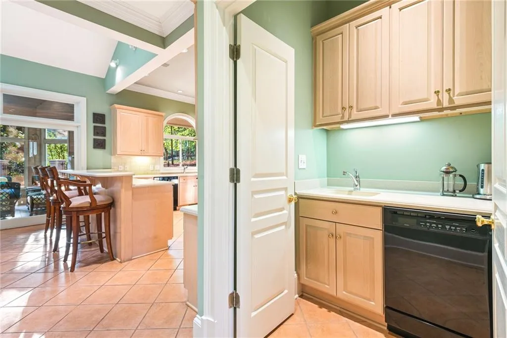 520 Chestnut Rose Lane, Sandy Springs, Georgia 30327, 4 Bedrooms Bedrooms, ,5 BathroomsBathrooms,Residential,Sold,520 Chestnut Rose Lane,6624035