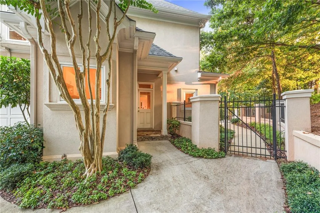 520 Chestnut Rose Lane, Sandy Springs, Georgia 30327, 4 Bedrooms Bedrooms, ,5 BathroomsBathrooms,Residential,Sold,520 Chestnut Rose Lane,6624035