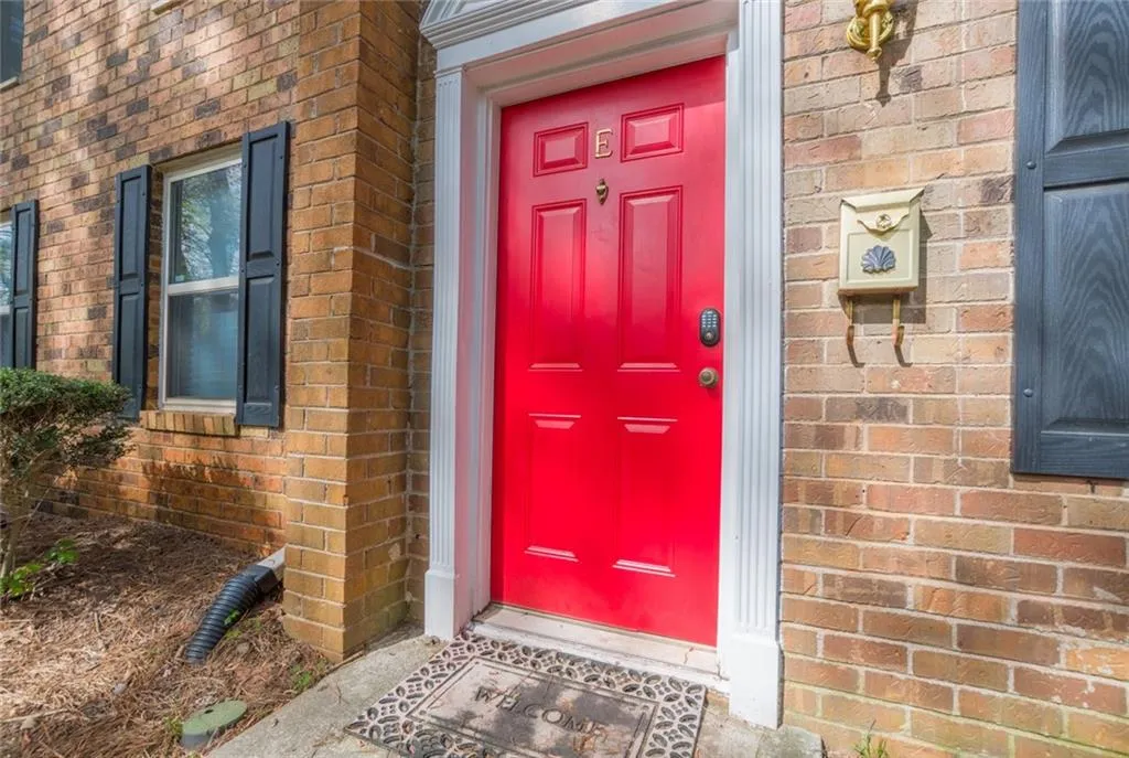 8701 Dunwoody Place Unit E, Sandy Springs, Georgia 30350, 3 Bedrooms Bedrooms, ,2 BathroomsBathrooms,Residential,Sold,8701 Dunwoody Place Unit E,6536191