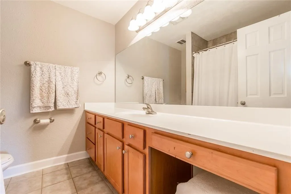 8701 Dunwoody Place Unit E, Sandy Springs, Georgia 30350, 3 Bedrooms Bedrooms, ,2 BathroomsBathrooms,Residential,Sold,8701 Dunwoody Place Unit E,6536191