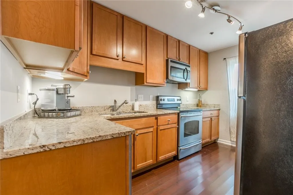 8701 Dunwoody Place Unit E, Sandy Springs, Georgia 30350, 3 Bedrooms Bedrooms, ,2 BathroomsBathrooms,Residential,Sold,8701 Dunwoody Place Unit E,6536191