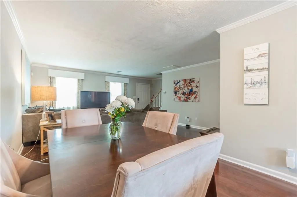 8701 Dunwoody Place Unit E, Sandy Springs, Georgia 30350, 3 Bedrooms Bedrooms, ,2 BathroomsBathrooms,Residential,Sold,8701 Dunwoody Place Unit E,6536191