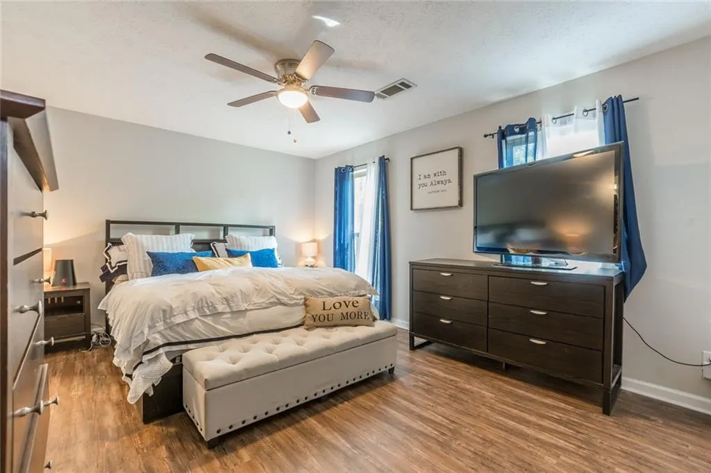 8701 Dunwoody Place Unit E, Sandy Springs, Georgia 30350, 3 Bedrooms Bedrooms, ,2 BathroomsBathrooms,Residential,Sold,8701 Dunwoody Place Unit E,6536191