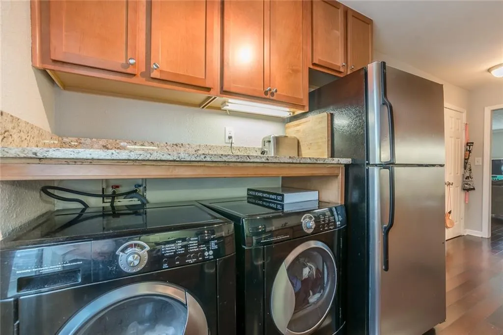 8701 Dunwoody Place Unit E, Sandy Springs, Georgia 30350, 3 Bedrooms Bedrooms, ,2 BathroomsBathrooms,Residential,Sold,8701 Dunwoody Place Unit E,6536191