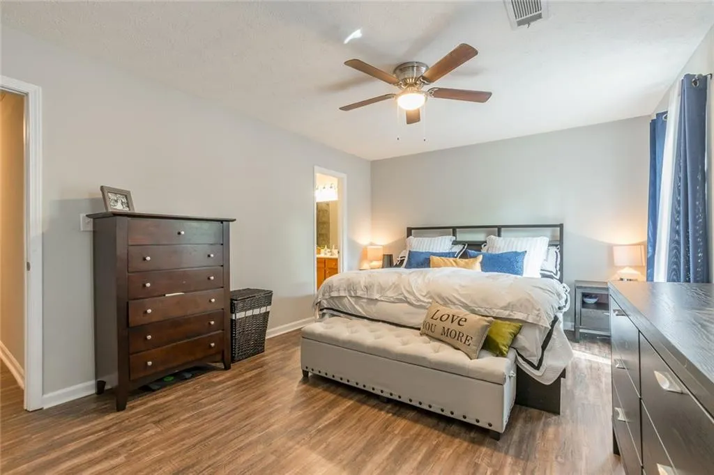 8701 Dunwoody Place Unit E, Sandy Springs, Georgia 30350, 3 Bedrooms Bedrooms, ,2 BathroomsBathrooms,Residential,Sold,8701 Dunwoody Place Unit E,6536191