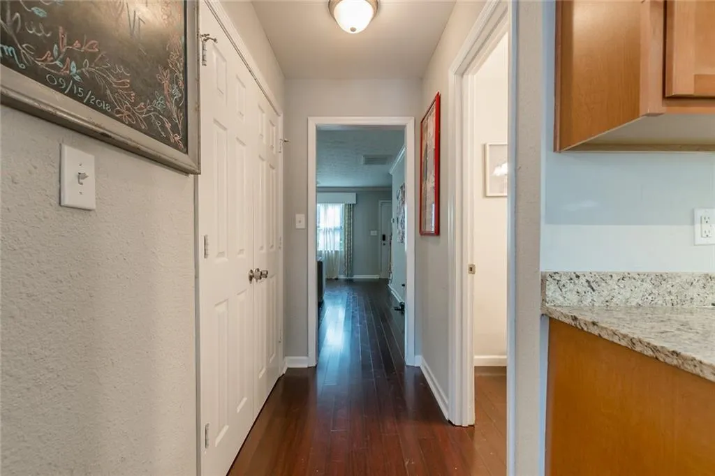 8701 Dunwoody Place Unit E, Sandy Springs, Georgia 30350, 3 Bedrooms Bedrooms, ,2 BathroomsBathrooms,Residential,Sold,8701 Dunwoody Place Unit E,6536191