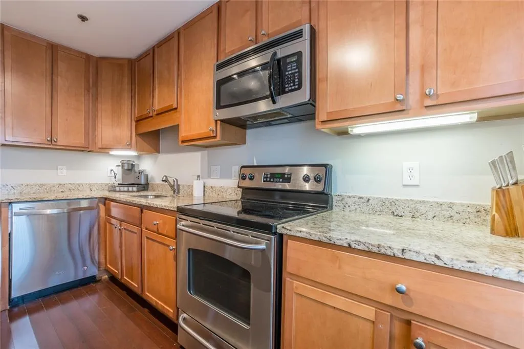 8701 Dunwoody Place Unit E, Sandy Springs, Georgia 30350, 3 Bedrooms Bedrooms, ,2 BathroomsBathrooms,Residential,Sold,8701 Dunwoody Place Unit E,6536191