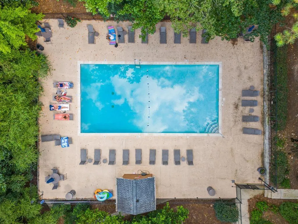 Bird's eye view of a pool area