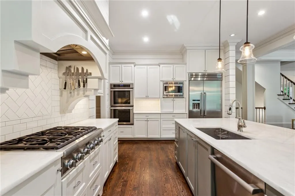 Plenty of room for all in the breakfast area plus door to the back porch and pool