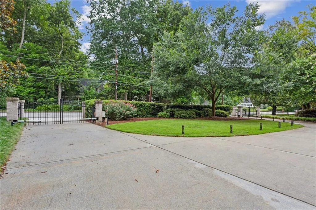 View of flat front play yard