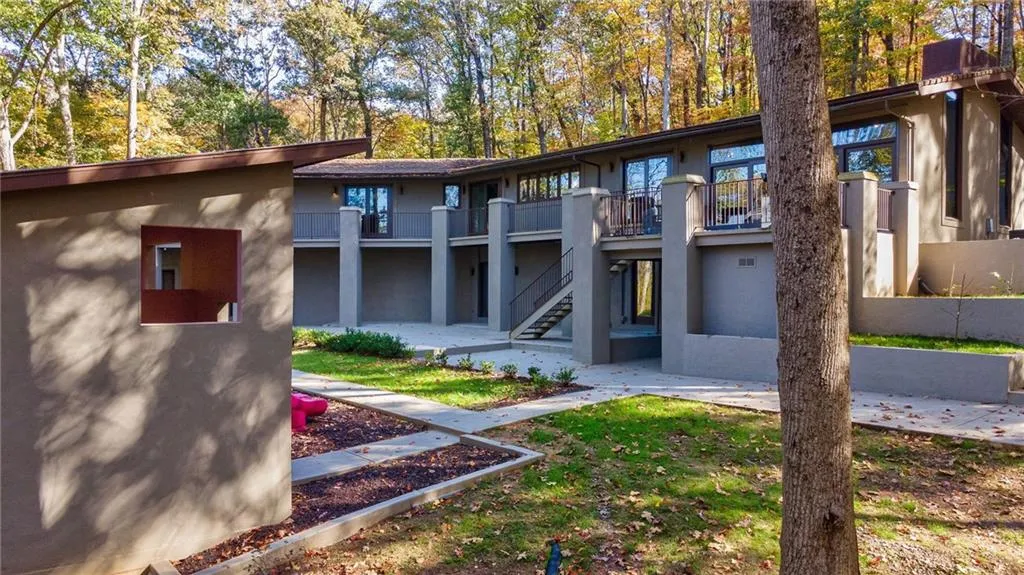 5088 Riverview Road, Atlanta, Georgia 30327, 5 Bedrooms Bedrooms, ,4 BathroomsBathrooms,Residential,Sold,5088 Riverview Road,7489549