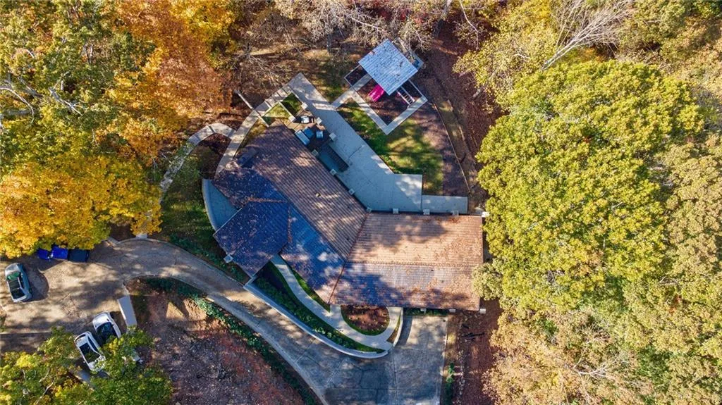 Birds eye view of property