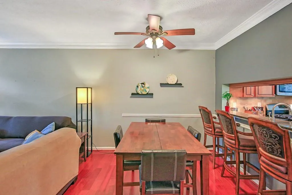 204 Wedgewood Way, Sandy Springs, Georgia 30350, 2 Bedrooms Bedrooms, ,2 BathroomsBathrooms,Residential,Sold,204 Wedgewood Way,6534806