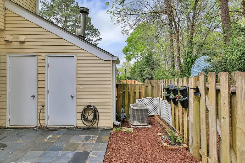 204 Wedgewood Way, Sandy Springs, Georgia 30350, 2 Bedrooms Bedrooms, ,2 BathroomsBathrooms,Residential,Sold,204 Wedgewood Way,6534806