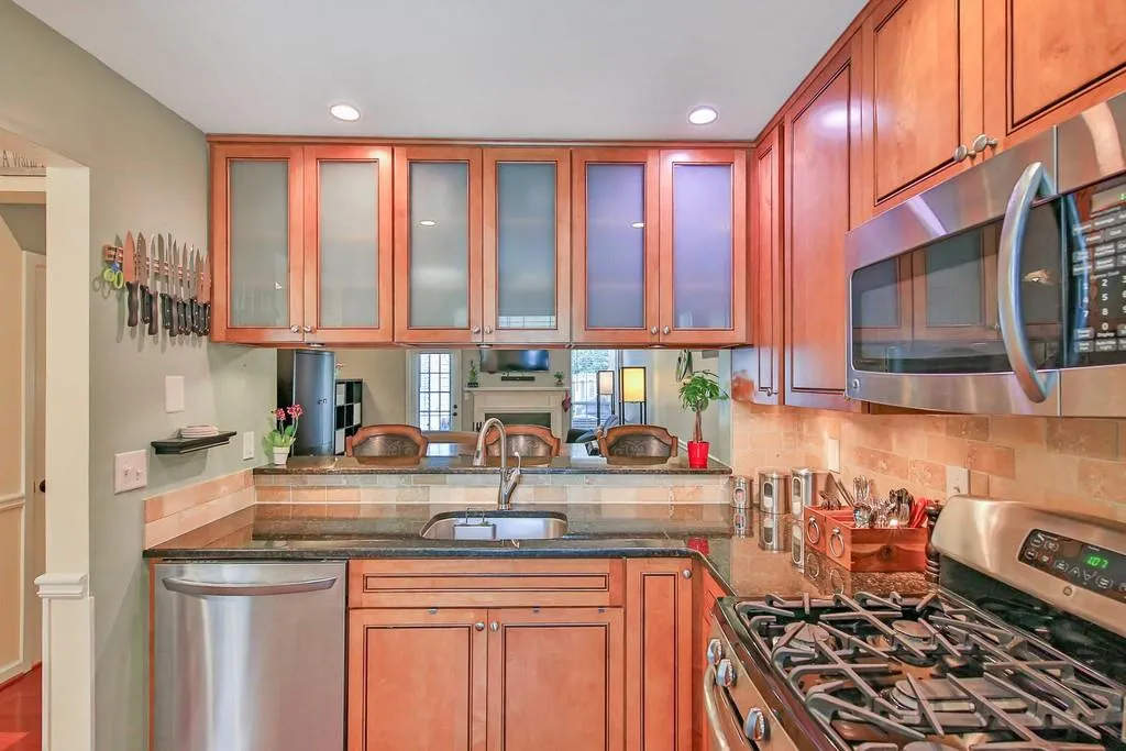 204 Wedgewood Way, Sandy Springs, Georgia 30350, 2 Bedrooms Bedrooms, ,2 BathroomsBathrooms,Residential,Sold,204 Wedgewood Way,6534806