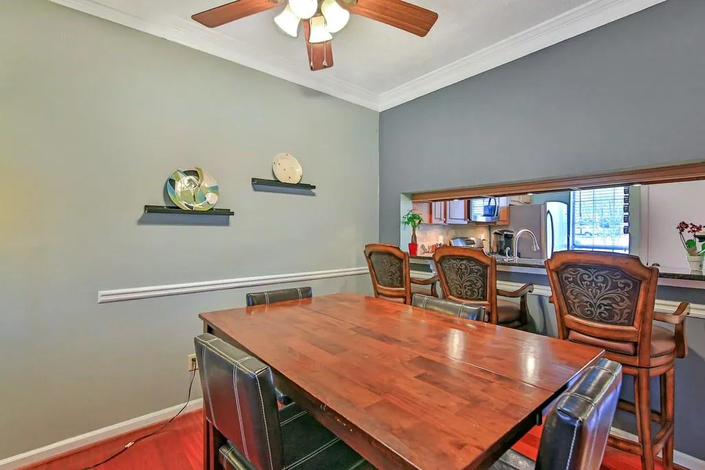 204 Wedgewood Way, Sandy Springs, Georgia 30350, 2 Bedrooms Bedrooms, ,2 BathroomsBathrooms,Residential,Sold,204 Wedgewood Way,6534806