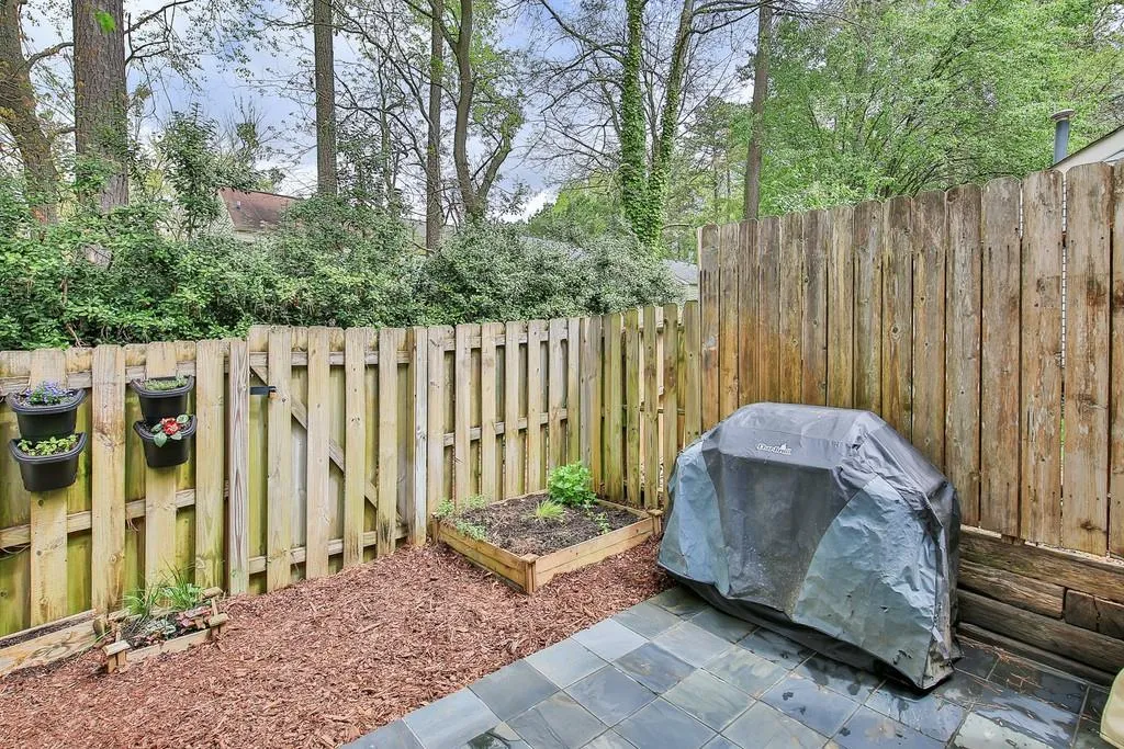 204 Wedgewood Way, Sandy Springs, Georgia 30350, 2 Bedrooms Bedrooms, ,2 BathroomsBathrooms,Residential,Sold,204 Wedgewood Way,6534806