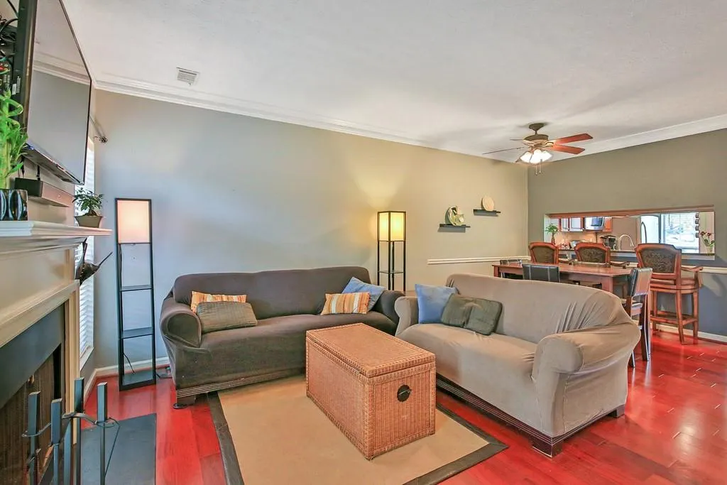 204 Wedgewood Way, Sandy Springs, Georgia 30350, 2 Bedrooms Bedrooms, ,2 BathroomsBathrooms,Residential,Sold,204 Wedgewood Way,6534806