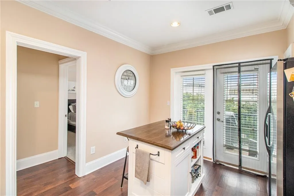 325 Le Gran Bend, Atlanta, Georgia 30328, 2 Bedrooms Bedrooms, ,2 BathroomsBathrooms,Residential,Sold,325 Le Gran Bend,6924029