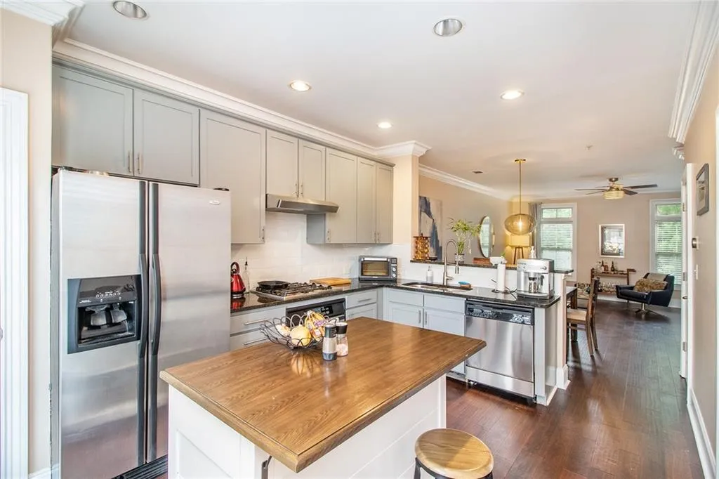 325 Le Gran Bend, Atlanta, Georgia 30328, 2 Bedrooms Bedrooms, ,2 BathroomsBathrooms,Residential,Sold,325 Le Gran Bend,6924029