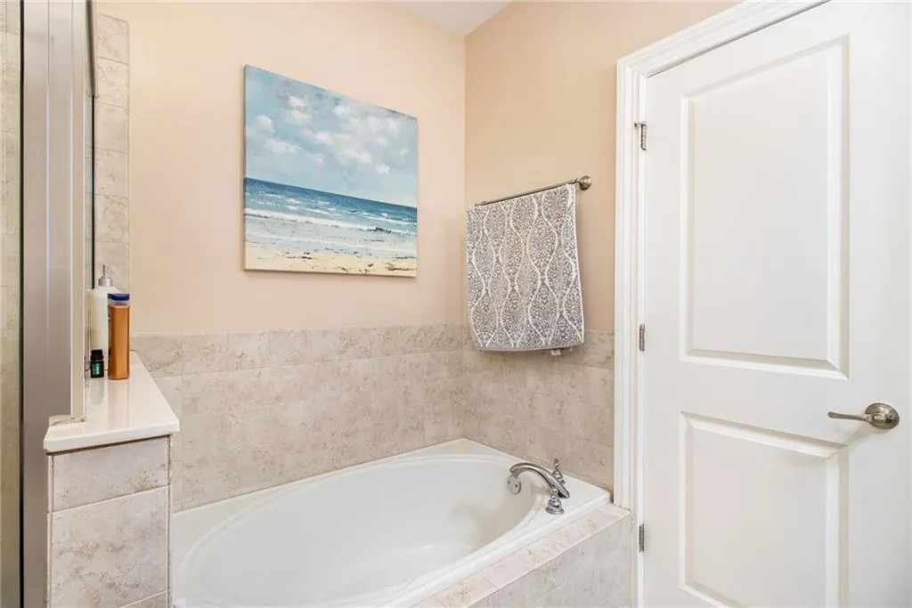 325 Le Gran Bend, Atlanta, Georgia 30328, 2 Bedrooms Bedrooms, ,2 BathroomsBathrooms,Residential,Sold,325 Le Gran Bend,6924029