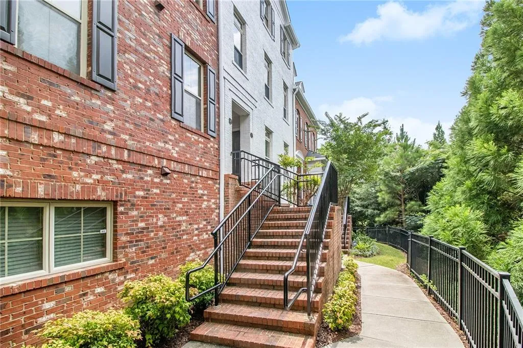 325 Le Gran Bend, Atlanta, Georgia 30328, 2 Bedrooms Bedrooms, ,2 BathroomsBathrooms,Residential,Sold,325 Le Gran Bend,6924029