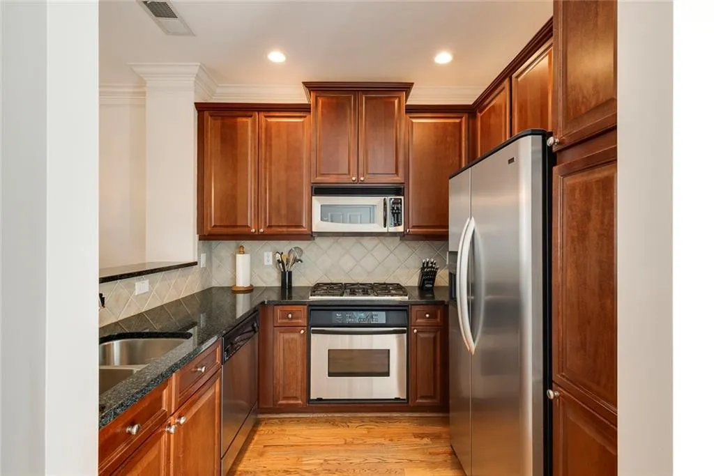 1175 Glenridge Place, Atlanta, Georgia 30342, 2 Bedrooms Bedrooms, ,1 BathroomBathrooms,Residential,Sold,1175 Glenridge Place,7537737