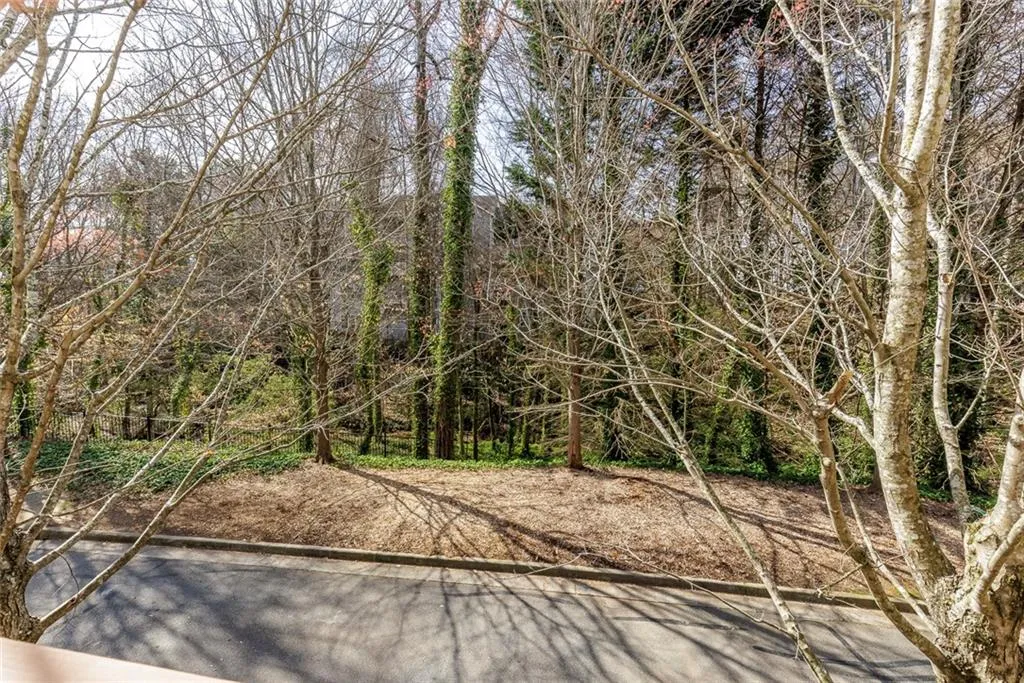 1175 Glenridge Place, Atlanta, Georgia 30342, 2 Bedrooms Bedrooms, ,1 BathroomBathrooms,Residential,Sold,1175 Glenridge Place,7537737