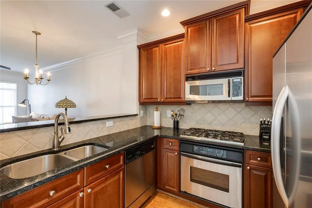 1175 Glenridge Place, Atlanta, Georgia 30342, 2 Bedrooms Bedrooms, ,1 BathroomBathrooms,Residential,Sold,1175 Glenridge Place,7537737