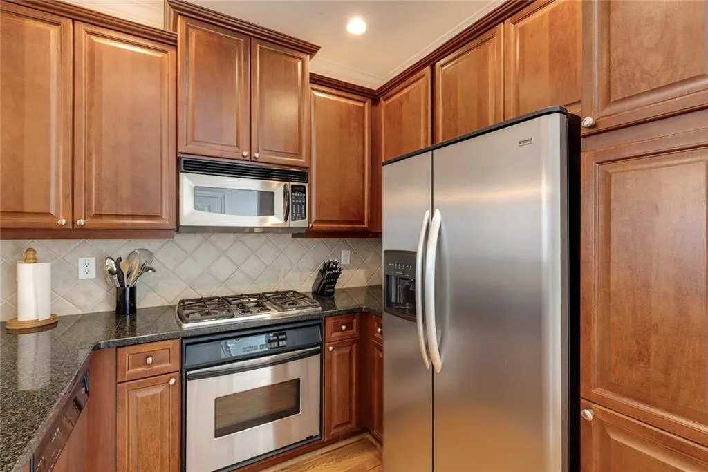 1175 Glenridge Place, Atlanta, Georgia 30342, 2 Bedrooms Bedrooms, ,1 BathroomBathrooms,Residential,Sold,1175 Glenridge Place,7537737