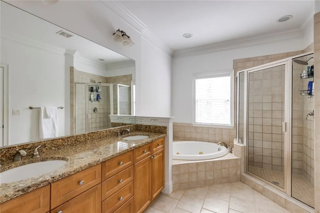 1175 Glenridge Place, Atlanta, Georgia 30342, 2 Bedrooms Bedrooms, ,1 BathroomBathrooms,Residential,Sold,1175 Glenridge Place,7537737