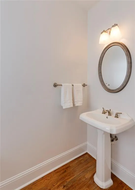 1175 Glenridge Place, Atlanta, Georgia 30342, 2 Bedrooms Bedrooms, ,1 BathroomBathrooms,Residential,Sold,1175 Glenridge Place,7537737