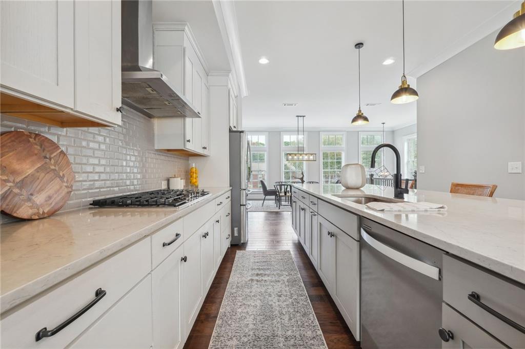 6377 Radiant Trace, Sandy Springs, Georgia 30328, 3 Bedrooms Bedrooms, ,4 BathroomsBathrooms,Residential,Sold,6377 Radiant Trace,7283851