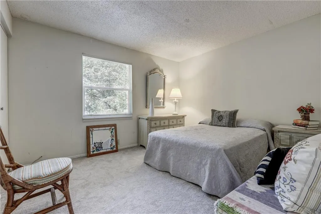 11 Dunwoody Springs Drive Unit 11, Sandy Springs, Georgia 30328, 3 Bedrooms Bedrooms, ,2 BathroomsBathrooms,Residential,Sold,11 Dunwoody Springs Drive Unit 11,6079486