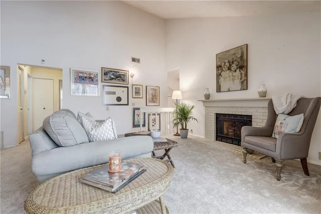 11 Dunwoody Springs Drive Unit 11, Sandy Springs, Georgia 30328, 3 Bedrooms Bedrooms, ,2 BathroomsBathrooms,Residential,Sold,11 Dunwoody Springs Drive Unit 11,6079486