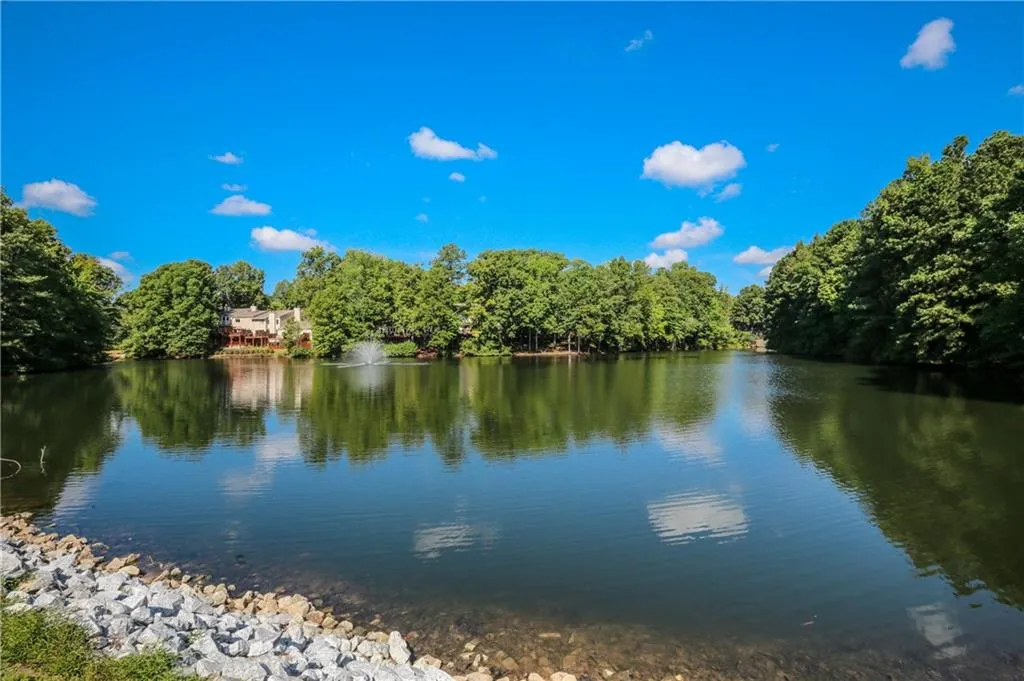 11 Dunwoody Springs Drive Unit 11, Sandy Springs, Georgia 30328, 3 Bedrooms Bedrooms, ,2 BathroomsBathrooms,Residential,Sold,11 Dunwoody Springs Drive Unit 11,6079486