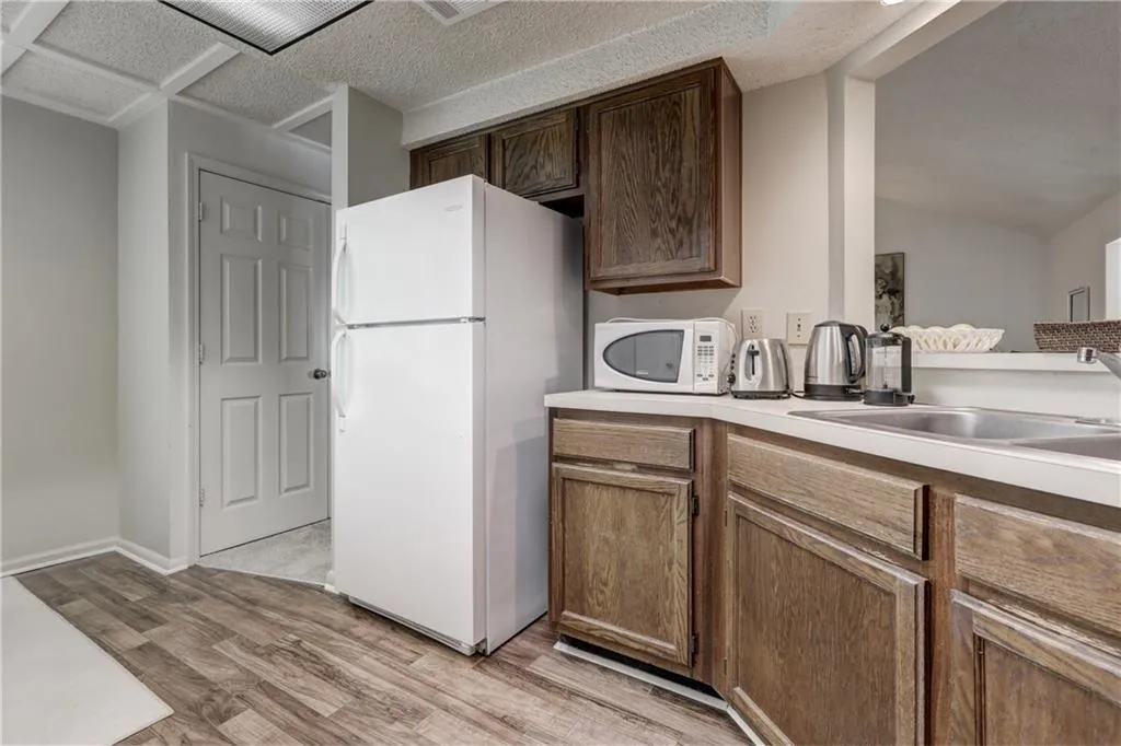 11 Dunwoody Springs Drive Unit 11, Sandy Springs, Georgia 30328, 3 Bedrooms Bedrooms, ,2 BathroomsBathrooms,Residential,Sold,11 Dunwoody Springs Drive Unit 11,6079486