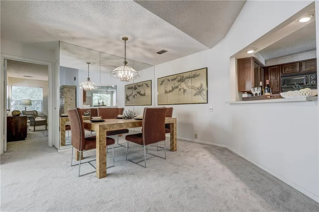 11 Dunwoody Springs Drive Unit 11, Sandy Springs, Georgia 30328, 3 Bedrooms Bedrooms, ,2 BathroomsBathrooms,Residential,Sold,11 Dunwoody Springs Drive Unit 11,6079486