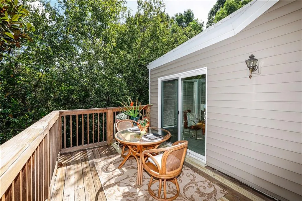 11 Dunwoody Springs Drive Unit 11, Sandy Springs, Georgia 30328, 3 Bedrooms Bedrooms, ,2 BathroomsBathrooms,Residential,Sold,11 Dunwoody Springs Drive Unit 11,6079486